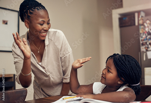 Foto Education, high five and mother with child in home for project, assignment and lesson success