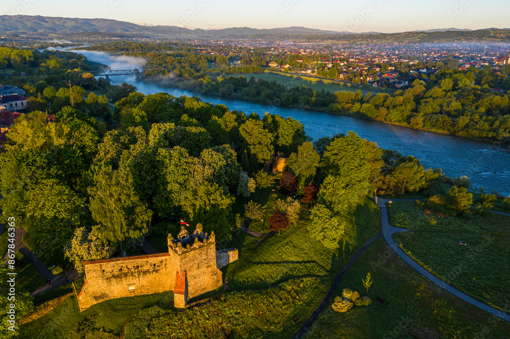 Naklejka premium Zamek Nowy Sącz Malopolska, wiosna