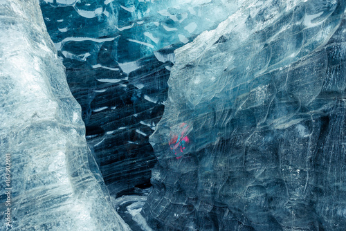 Billede på lærred Huge chunk of fractured vatnajokull iceberg in Iceland, with iced pattern and layer of snow frost