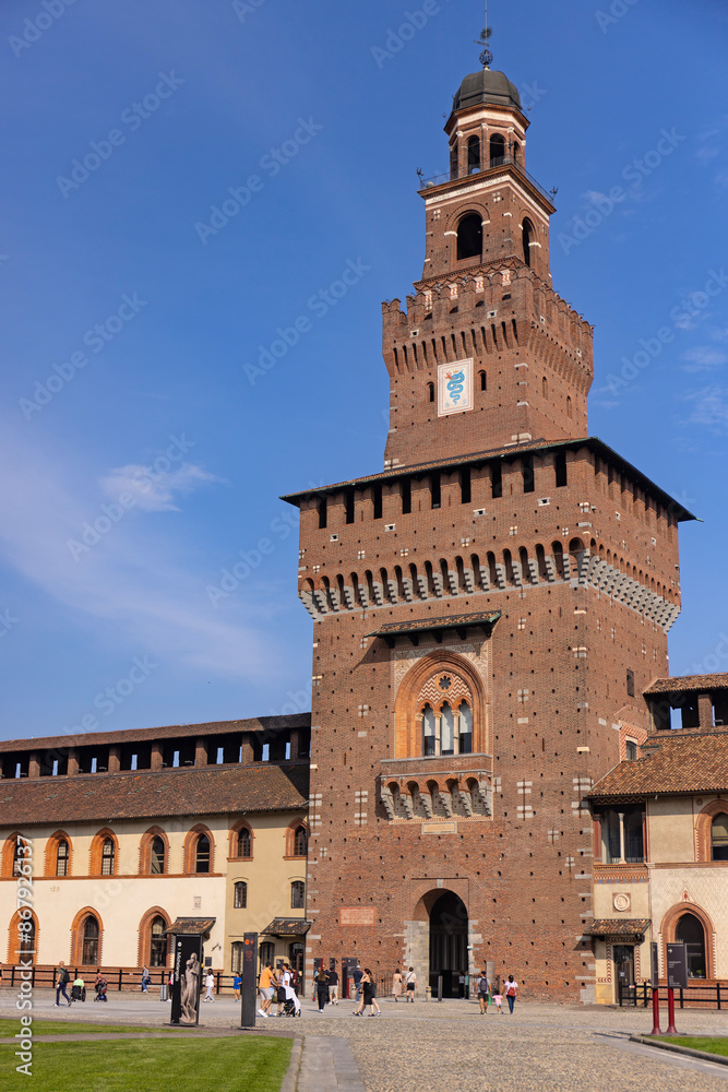 Fototapeta premium Castello Sforzesco – ceglany zamek w Mediolanie