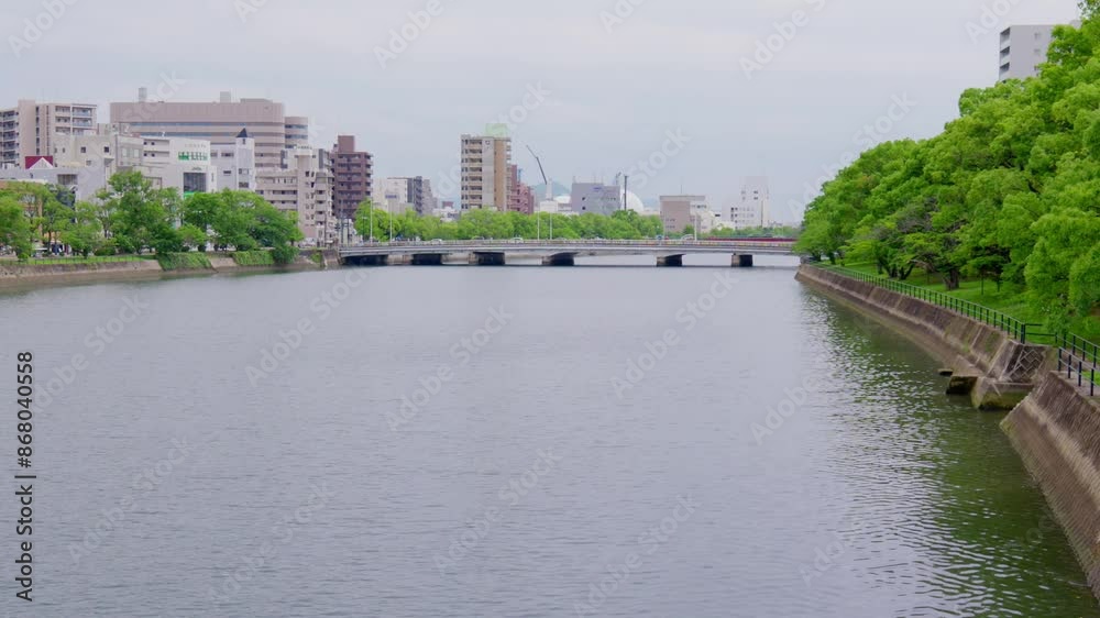 広島県、橋からの街並み（曇り）