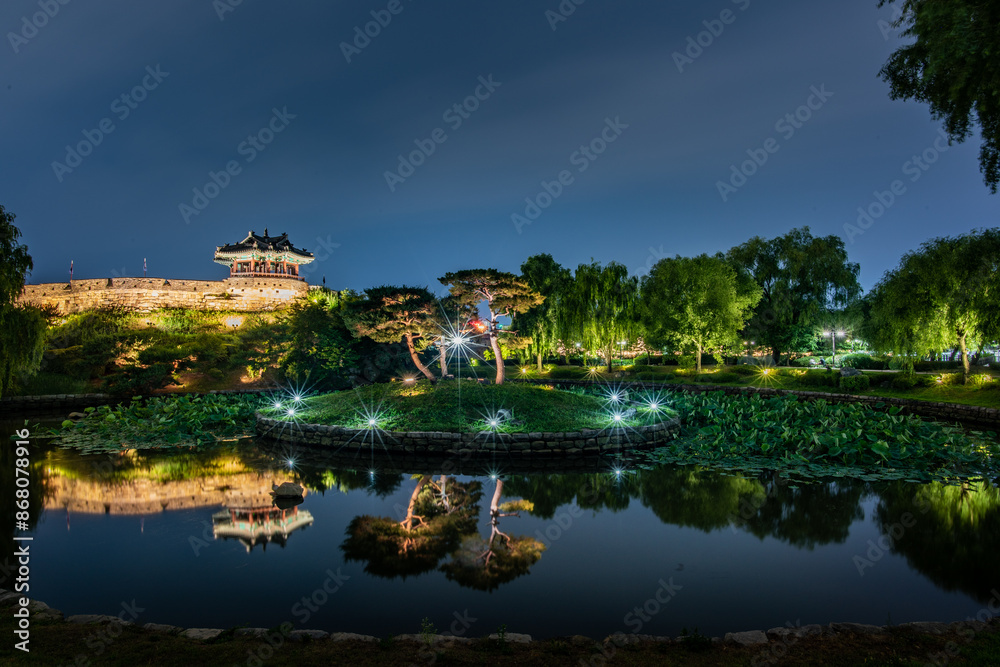Fototapeta premium Night view of Hwaseong Fortress, Traditional Architecture of Korea in Suwon, South Korea 