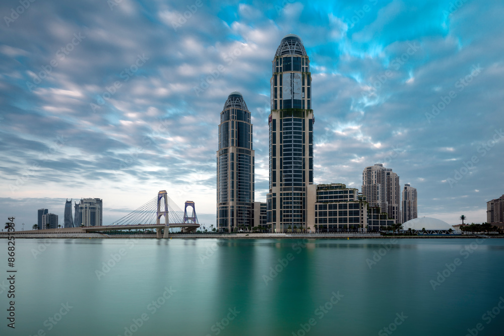 Obraz premium Pearl Qatar buildings and Highrise Porto Arabia Aatar 