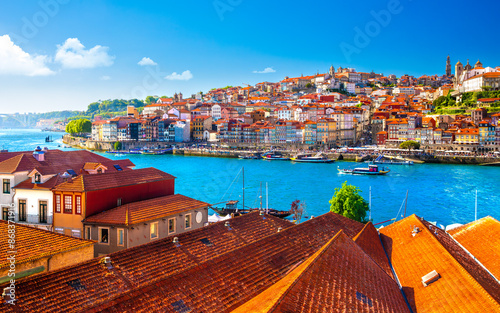 Obraz na płótnie Beautiful view of the city of Porto on a beautiful summer day. Porto, Portugal w salonie