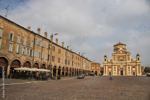Obraz na płótnie carpi, italien - dom und arkaden an der piazza dei martiri w salonie