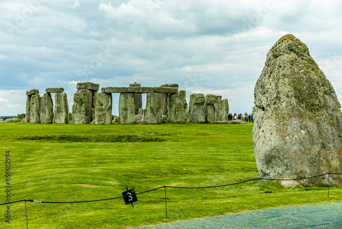 Besuch an dem englischen Klassiker: Stonehedge vor den Toren der Stadt Salisbury - Wiltshire - Vereinigtes Königreich photo