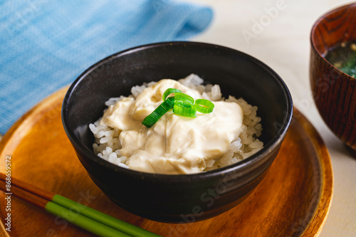 ご飯に乗せた湯葉