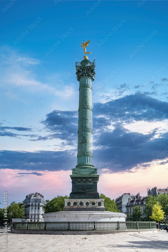 Φωτογραφία Paris, place de la Bastille, column with statue of the golden angel