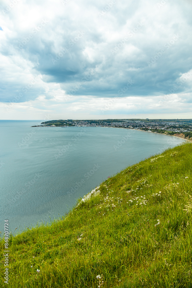 Obraz premium Kleine Wandertour zu den Old Harry Rocks vor den Toren der Hafenstadt von Swanage - Dorset - Vereinigtes Königreich