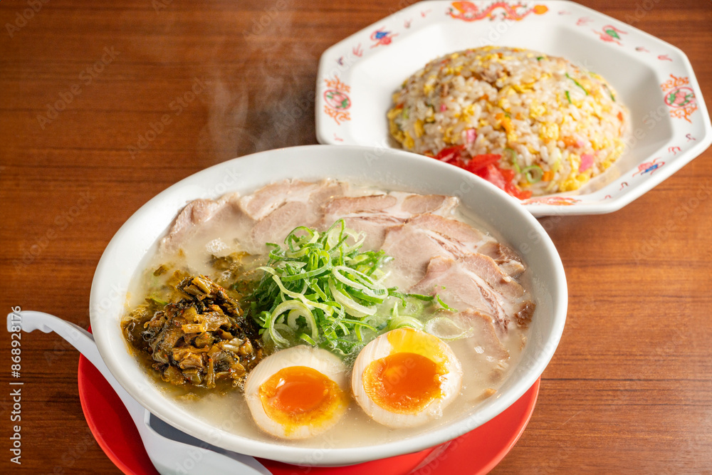 豚骨ラーメンとチャーハンセット 豚骨ラーメンとチャーハンセット
