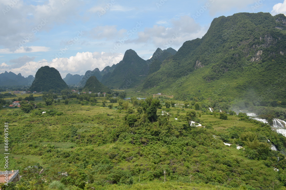 Obraz premium Landscapes of Lang Son, Cao Bang, Bac Can, Thai Nguyen, Quang Ninh, Yen Tu Pagoda in Vietnam