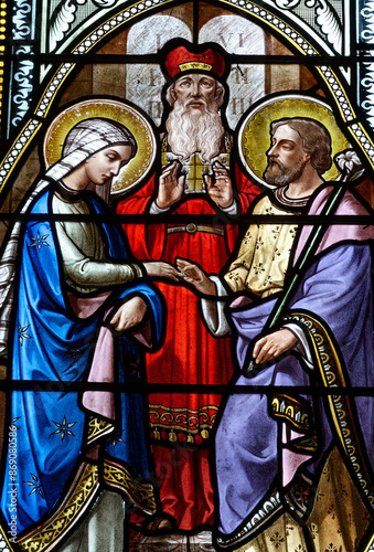 Holy family : The marriage of Mary and Joseph. Sainte famille : le mariage de Marie et Joseph.