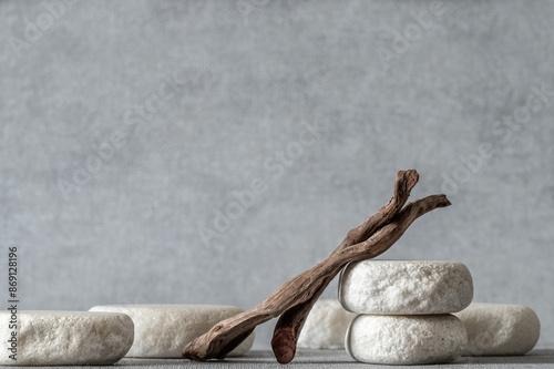 Foto Empty stone podium, pieces of snag on grey background