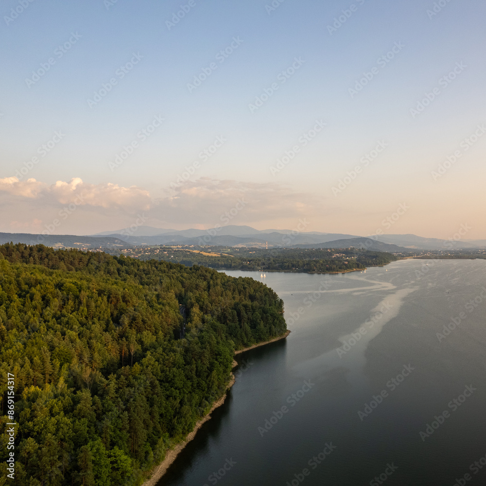 Zachód słońca - jezioro żywieckie - panorama lotnicza