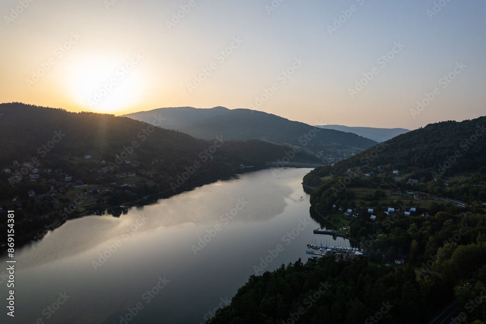 Zachód słońca - jezioro żywieckie - panorama lotnicza