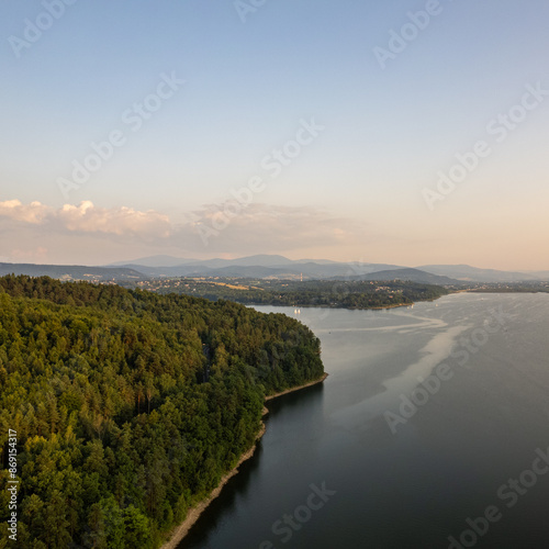 Obraz na płótnie Zachód słońca - jezioro żywieckie - panorama lotnicza w salonie