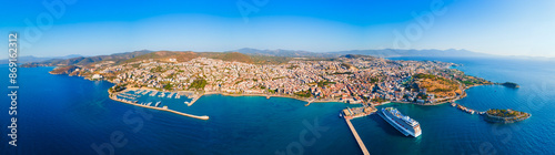 Foto Kusadasi city aerial panoramic view in Aydin Province, Turkey