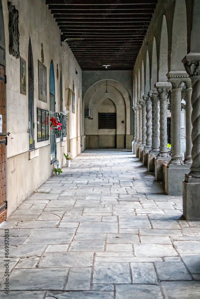 Obraz premium Church cloisters exterior