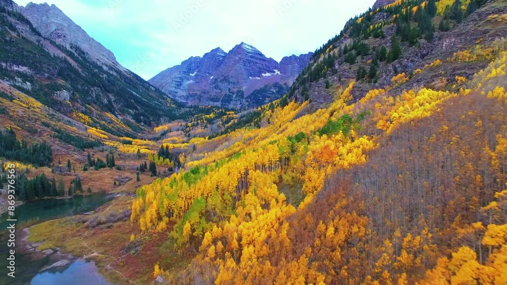 Aerial Forward Beautiful Shot Of Lake By Elk Mountains During Autumn Season - Aspen, Colorado Aerial Forward Beautiful Shot Of Lake By Elk Mountains During Autumn Season - Aspen, Colorado