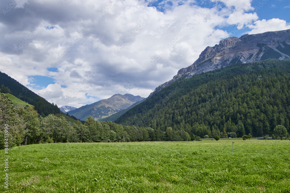 Wandern am Reschensee in Südtirol Wandern am Reschensee in Südtirol