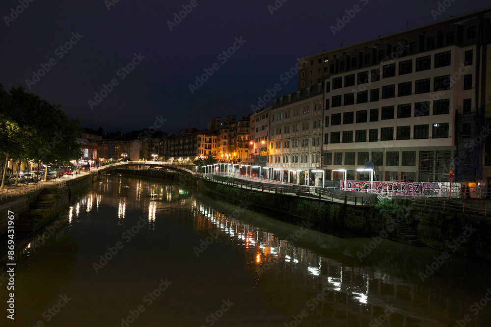 Fototapeta premium Night view of the city of Bilbao