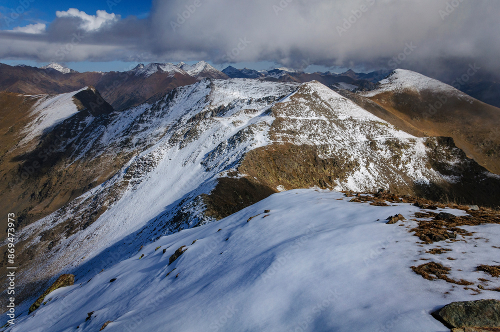 Obraz premium Salòria summit, with some snow, looking north (Alt Pirineu Natural Park, Catalonia, Spain)