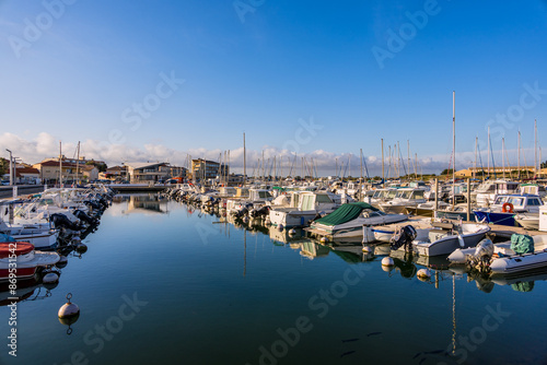 Obraz na płótnie Le port de plaisance de Valras Plage w salonie