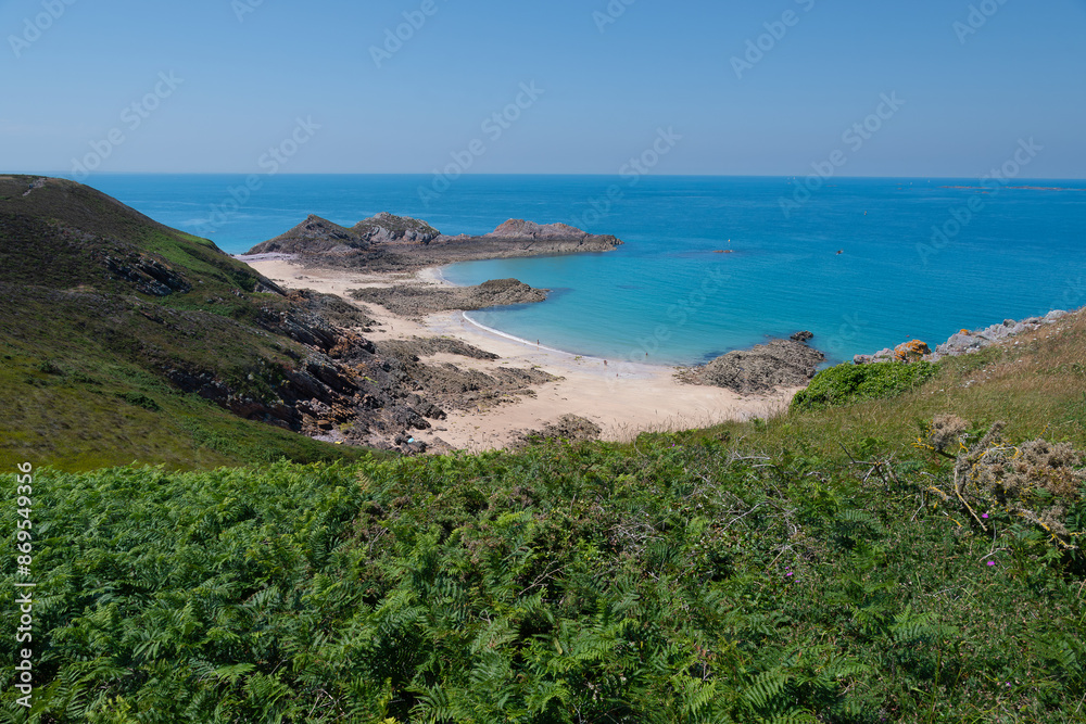 Joli paysage de la côte bretonne depuis le sentier de randonnée GR34 du cap d'Erquy - Bretagne France Joli paysage de la côte bretonne depuis le sentier de randonnée GR34 du cap d'Erquy - Bretagne France