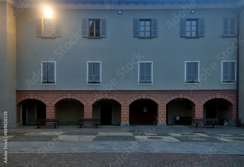 Palazzo con porticato photo