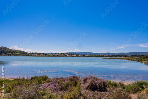 Promenade des pontons dans la Saline de Peyriac-de-Mer