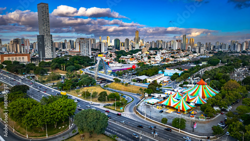 Circo Tendal Paisagem Urbana Mooca Tatuapé Belenzinho Cidade Mãe Céu Bairros São Paulo Avenida Rua Transito Arquitetura Ruas História Cultura Comércio Movimentado Vida Passeio Via Paulista Metrô Trem photo