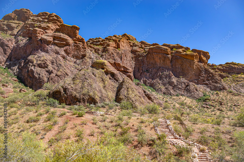 Fototapeta premium Scenic Summer Day at Echo Canyon Trailhead, Phoenix, Arizona