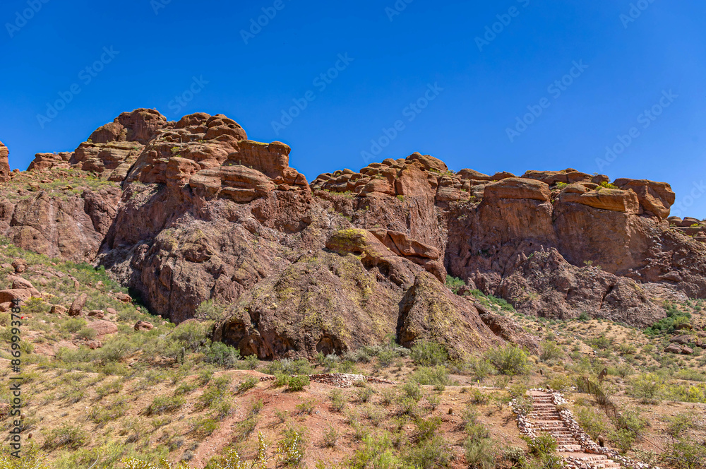 Fototapeta premium Scenic View of Echo Canyon Trailhead at Camelback Mountain, Arizona