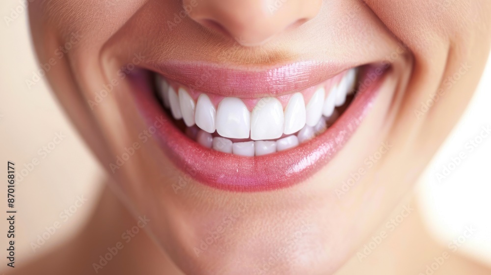 Smiling Woman's Close-Up: A Beaming Grin Smiling Woman's Close-Up: A Beaming Grin