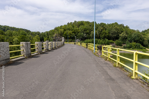 Zapora Pilchowice (niem. Bobertalsperre Mauer, Talsperre Mauer, także Mauertalsperre) – najwyższa zapora kamienna i łukowa oraz druga co do wysokości (po Solinie)[1] i druga co do czasu powstania (po  photo