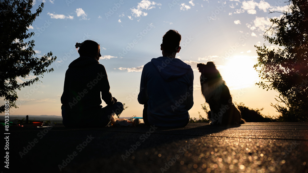 Foto scattata nelle colline di Tassarolo ad un cucciolo di border collie e ai suoi padroni.