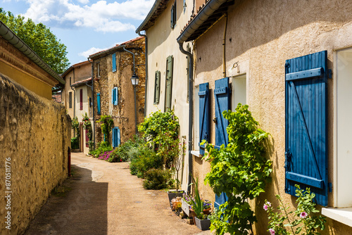 Fototapeta Naklejka Na Ścianę i Meble -  Ruelle dans le centre ancien médiéval de Sorèze