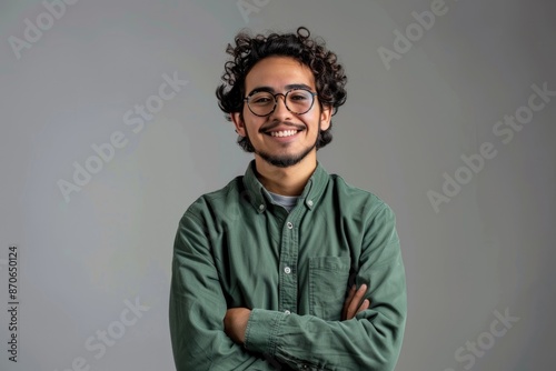 Obraz na płótnie Confident Latin man in green shirt and glasses portrait. w salonie