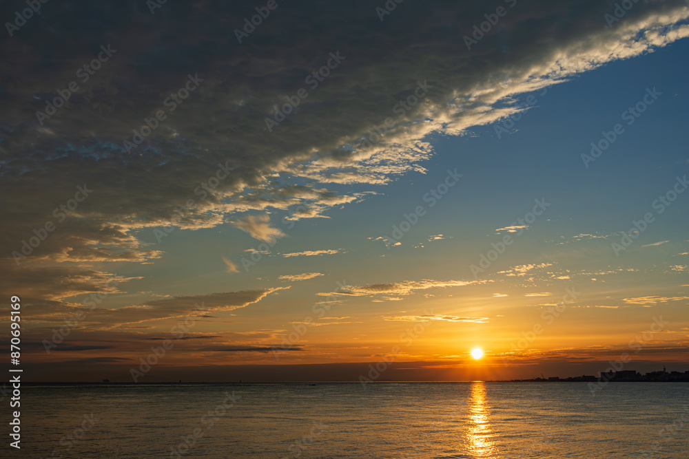 Obraz premium 夕陽と海