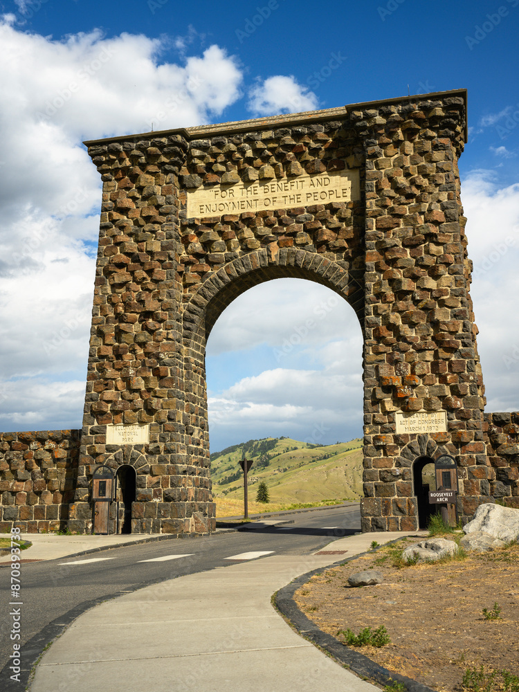 Roosevelt Arch, monumental stone arch built in 1903 at the north entrance to Yellowstone National Park, in Gardiner, Montana, USA Roosevelt Arch, monumental stone arch built in 1903 at the north entrance to Yellowstone National Park, in Gardiner, Montana, USA