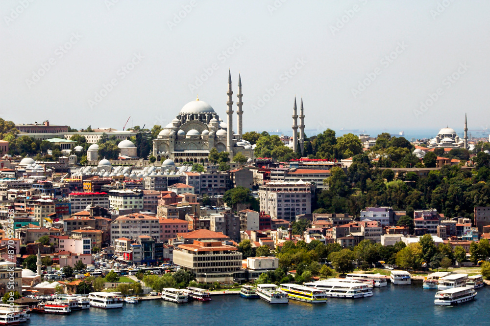 Naklejka premium A panoramic view of Istanbul, Suleymaniye Mosque with its four minarets and the buildings around it