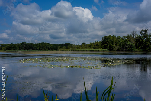 Aufnahme einer Wolken welche sich in einem See spiegelt. photo