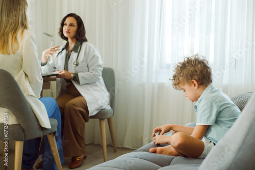 Wallpaper Mural A female paediatrician counsels a young mother Torontodigital.ca