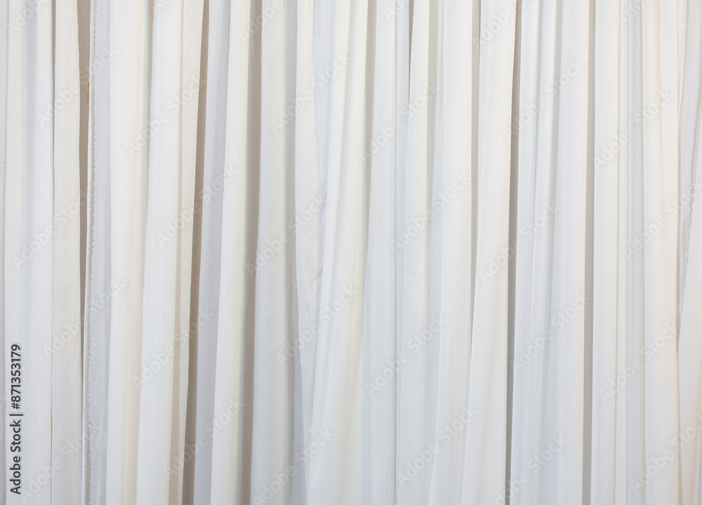 The white curtains are wavy and irregular. The white curtains are wavy and irregular.