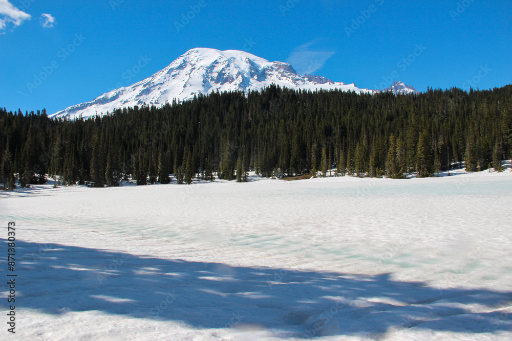 Fototapeta premium snow covered mountain, Mount Rainier National park