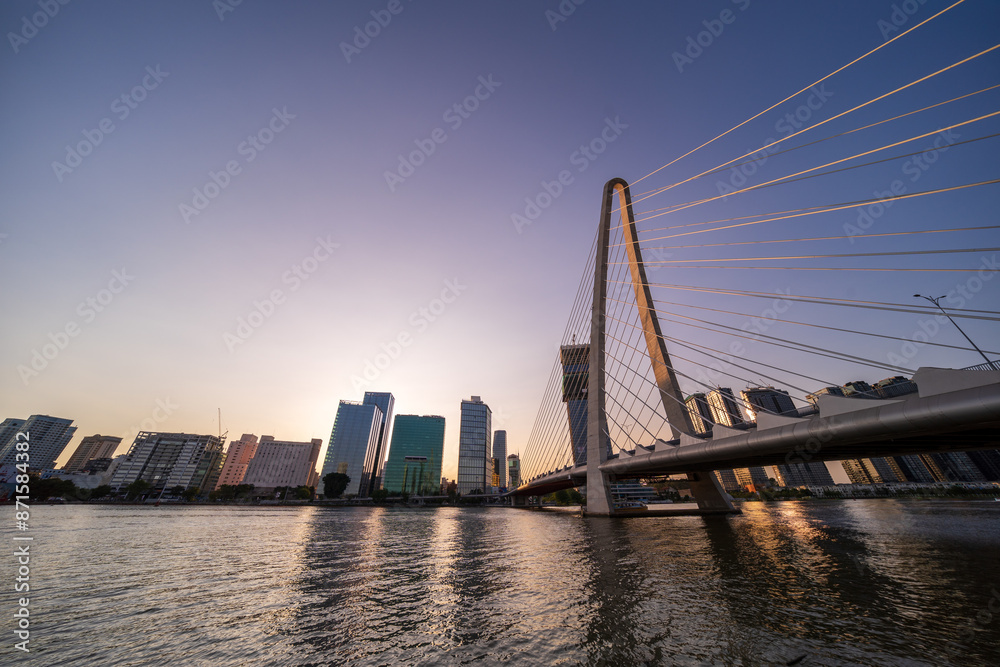 Obraz premium Ba Son Bridge in Ho Chi Minh City centre, Viet Nam