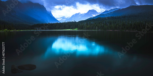 Tableau sur toile Hyalite Reservoir on Hyalite Canyon in Bozeman, Montana, USA: The beautiful and