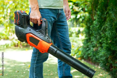 Photos Cordless Leaf Blowers