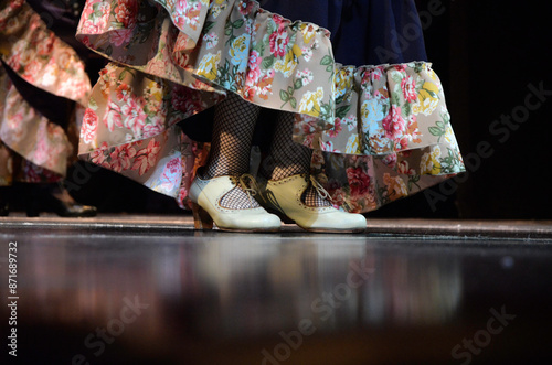 Pies de bailaora de flamenco photo