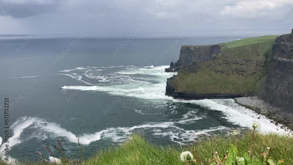 Gentle waves along the Cliffs of Moher Gentle waves along the Cliffs of Moher
